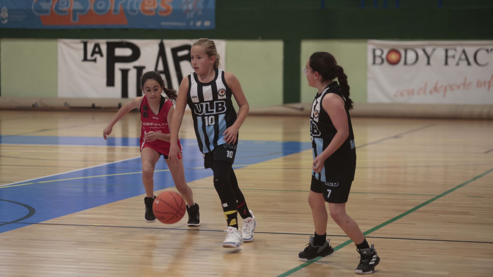 Las fotos de la primera jornada del torneo Semana Santa de baloncesto de la Línea