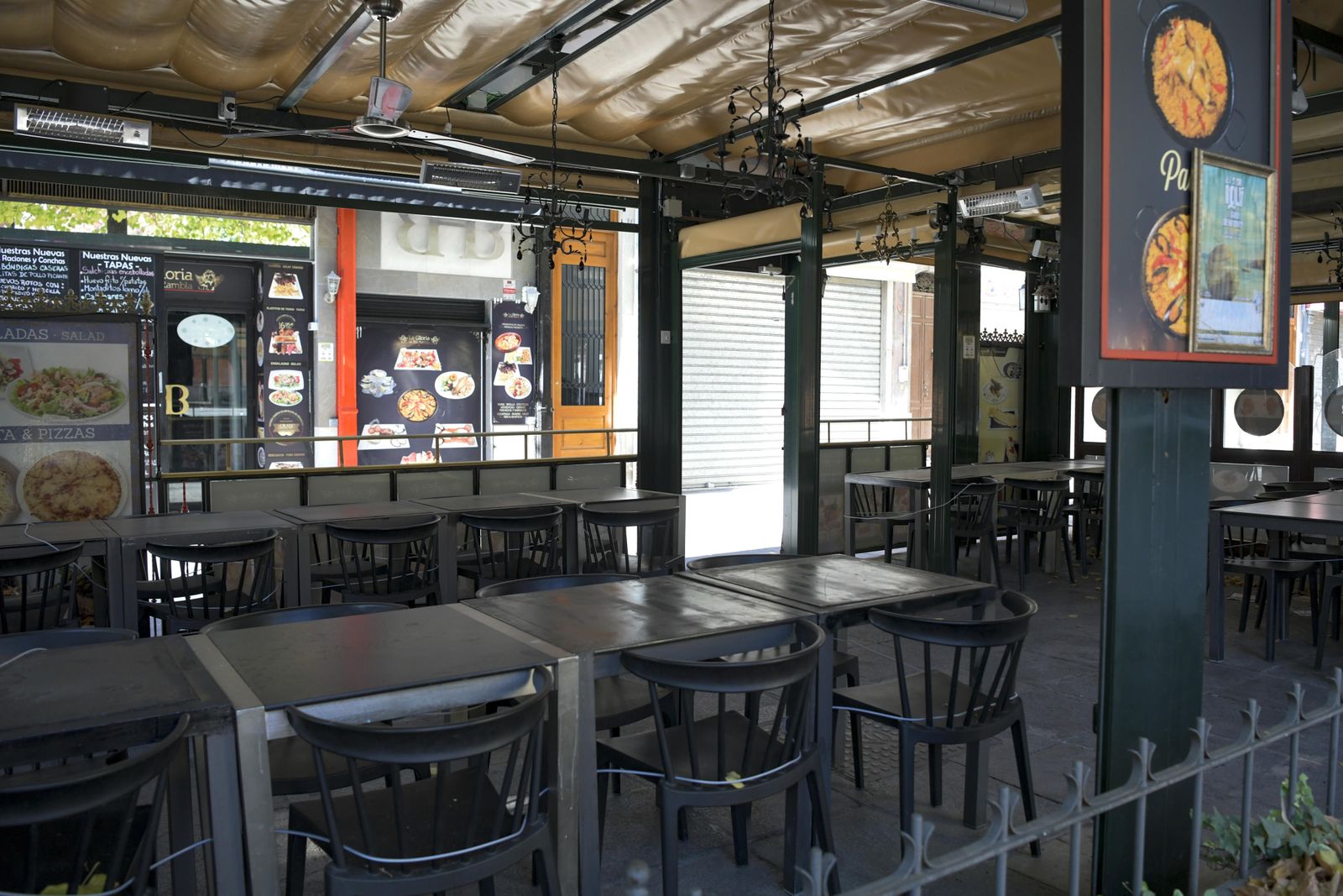 Bar cerrado en Granada