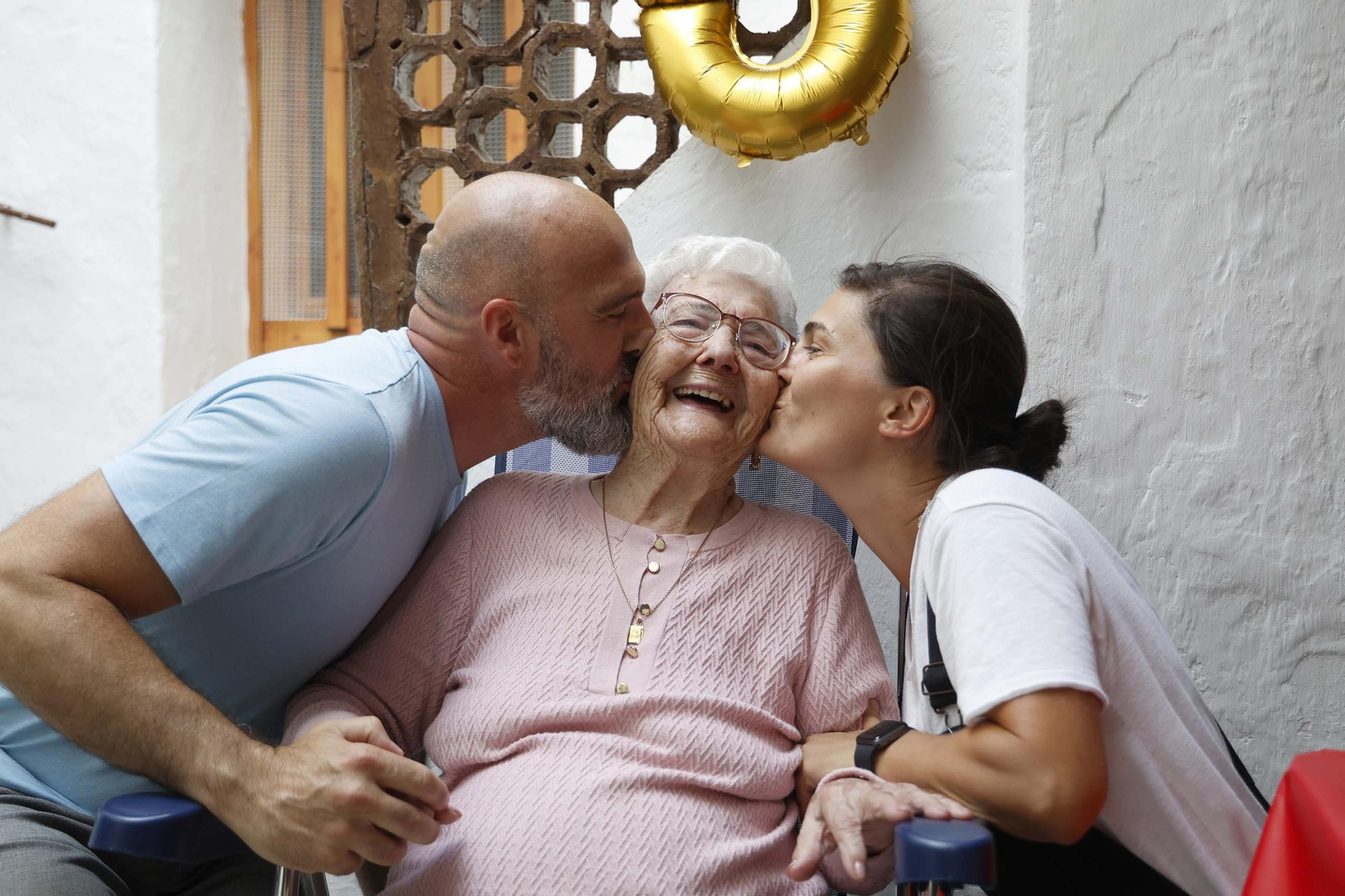 La vecina de Tarifa Juana Medero cumple 100 años rodeada de su familia