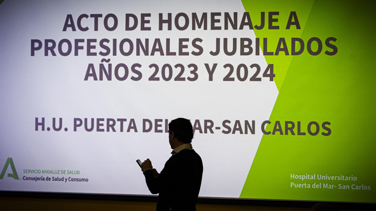 Las imágenes del acto de homenaje al personal sanitario jubilado de los hospitales Puerta del Mar y San Carlos de Cádiz