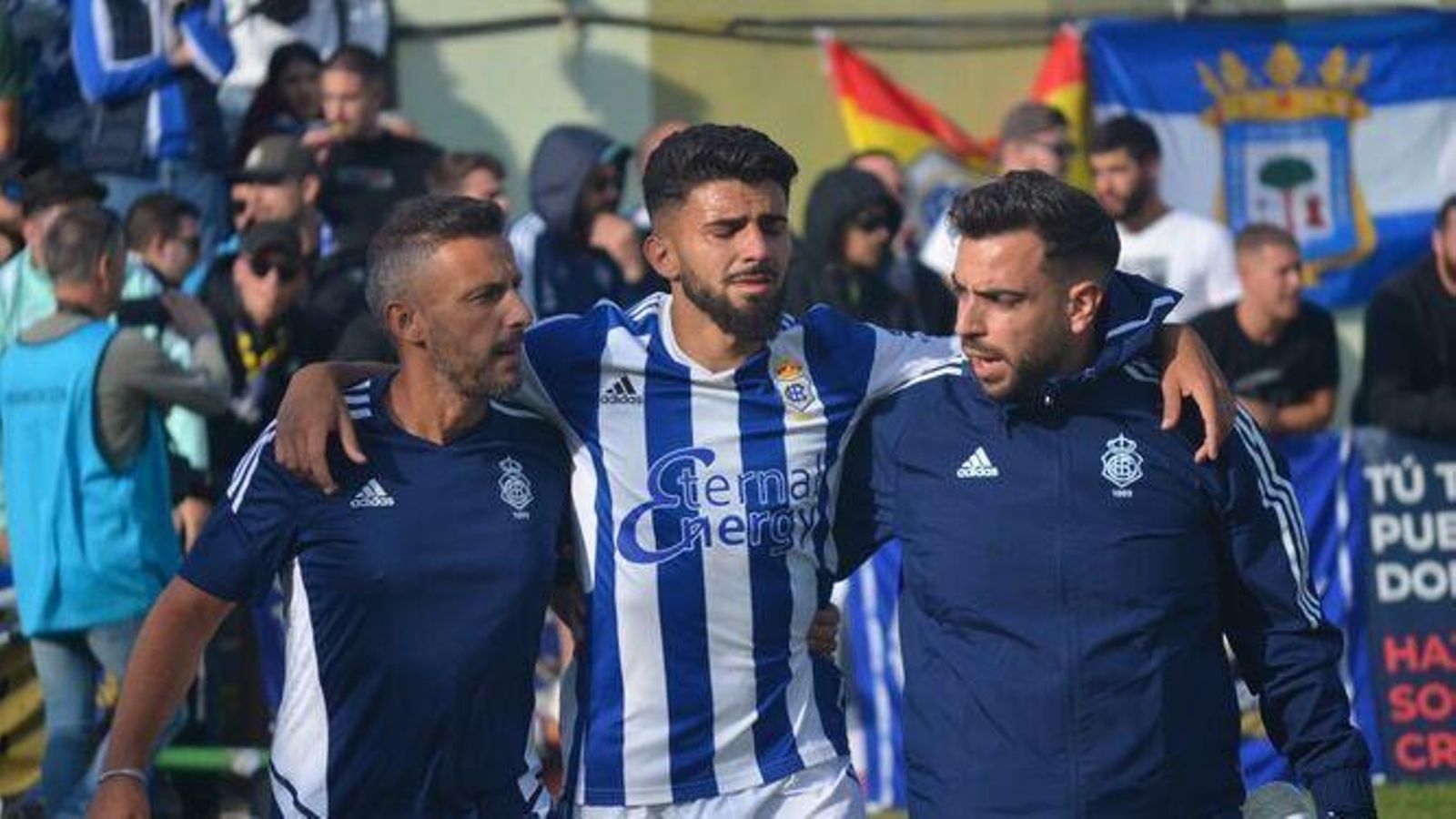 Manu Galán se retira entre lágrimas del terreno de juego tras lesionarse en la fase de ascenso.