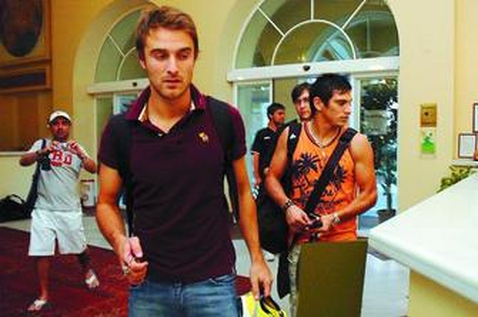 Caffa y Mark González, a su llegada a la recepción del hotel de concentración en la tarde de ayer.