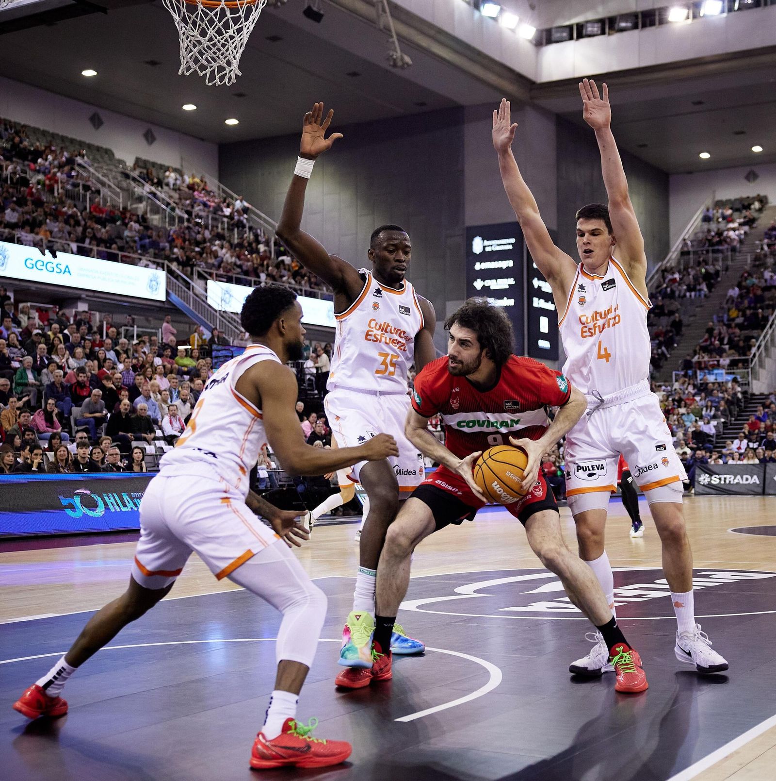 Las mejores imágenes del Covirán Granada-Valencia Basket