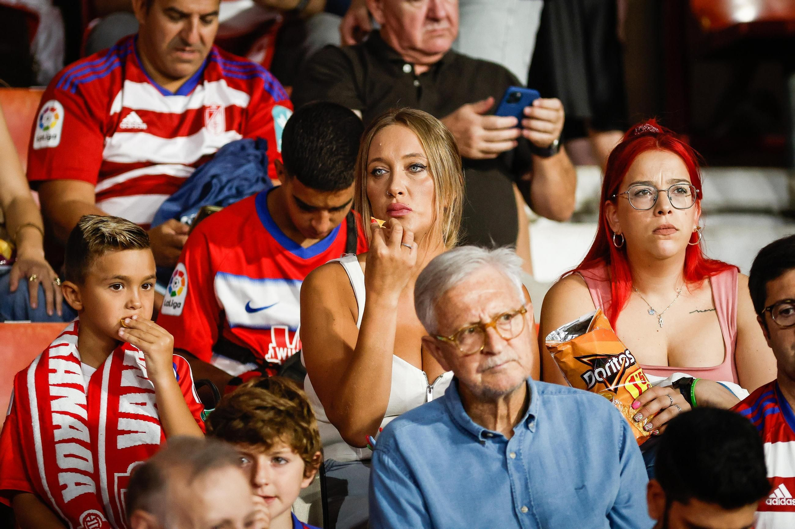 Encuéntrate en la grada de Los Cármenes en el Granada-Mirandés