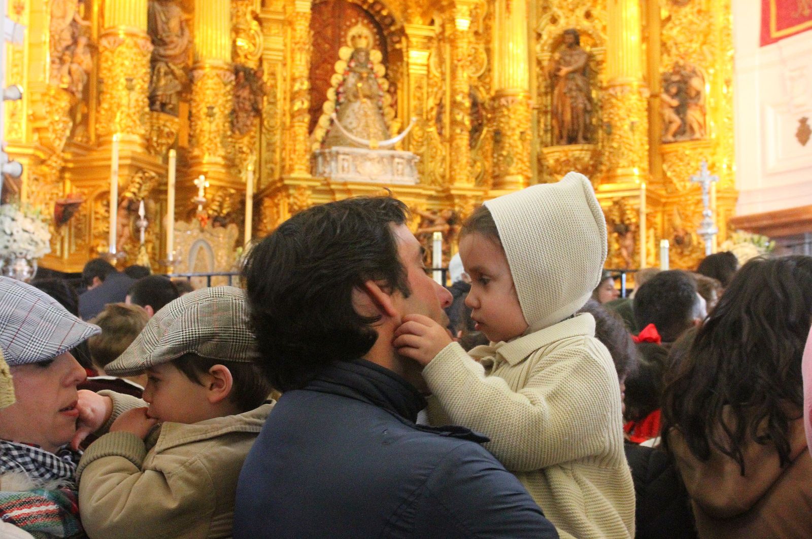 Llega la Candelaria: presentación y bendición de los más pequeños a la Virgen del Rocío