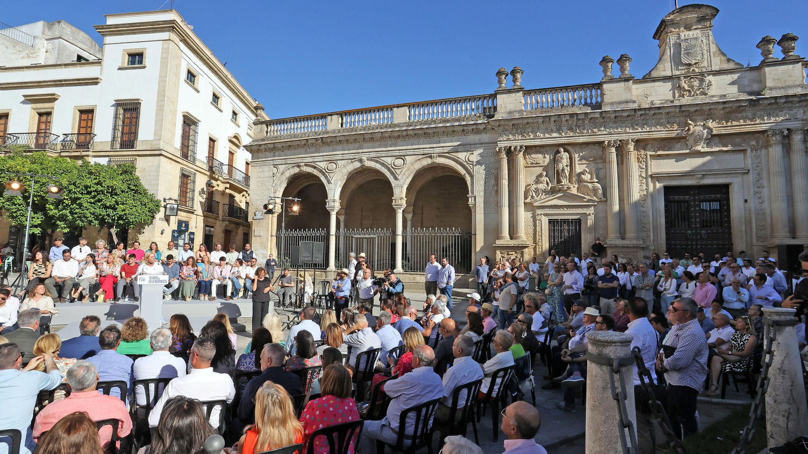 Dolors Montserrat, en campaña de las Europeas en Jerez