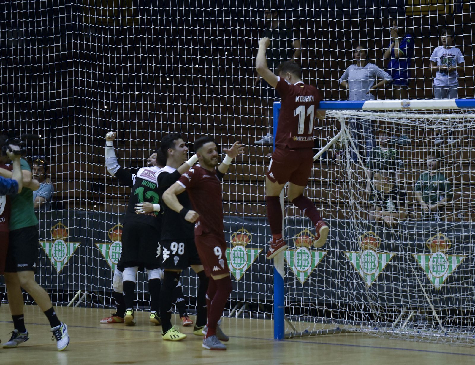 Las fotos del tercer partido del 'play off' entre el Betis Futsal y el Córdoba CF Futsal