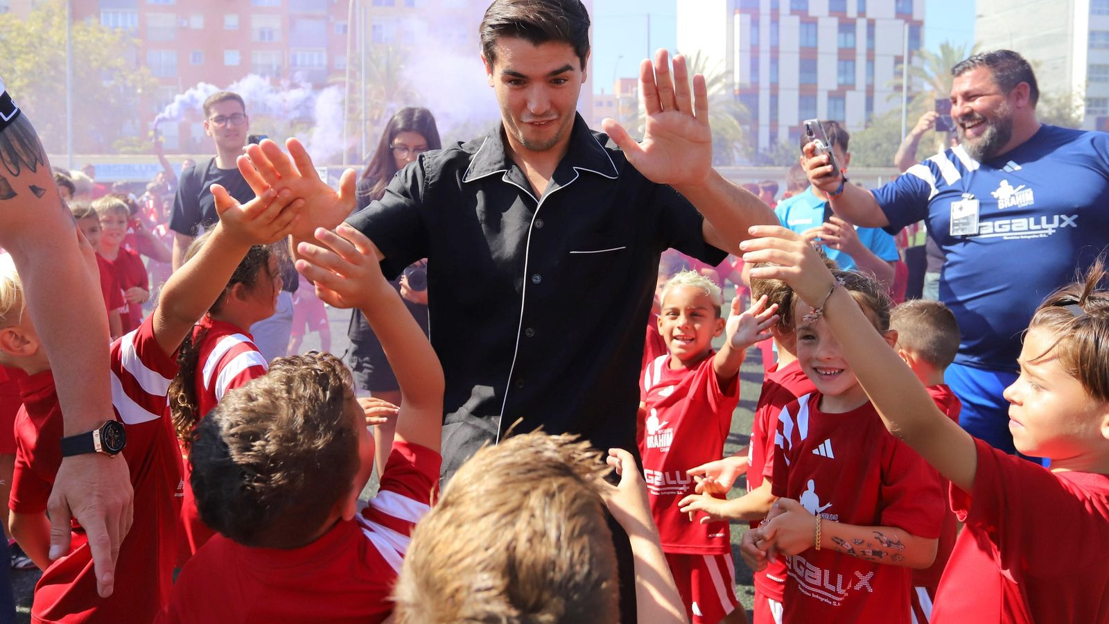 La visita de Brahim Díaz a su campus, en fotos