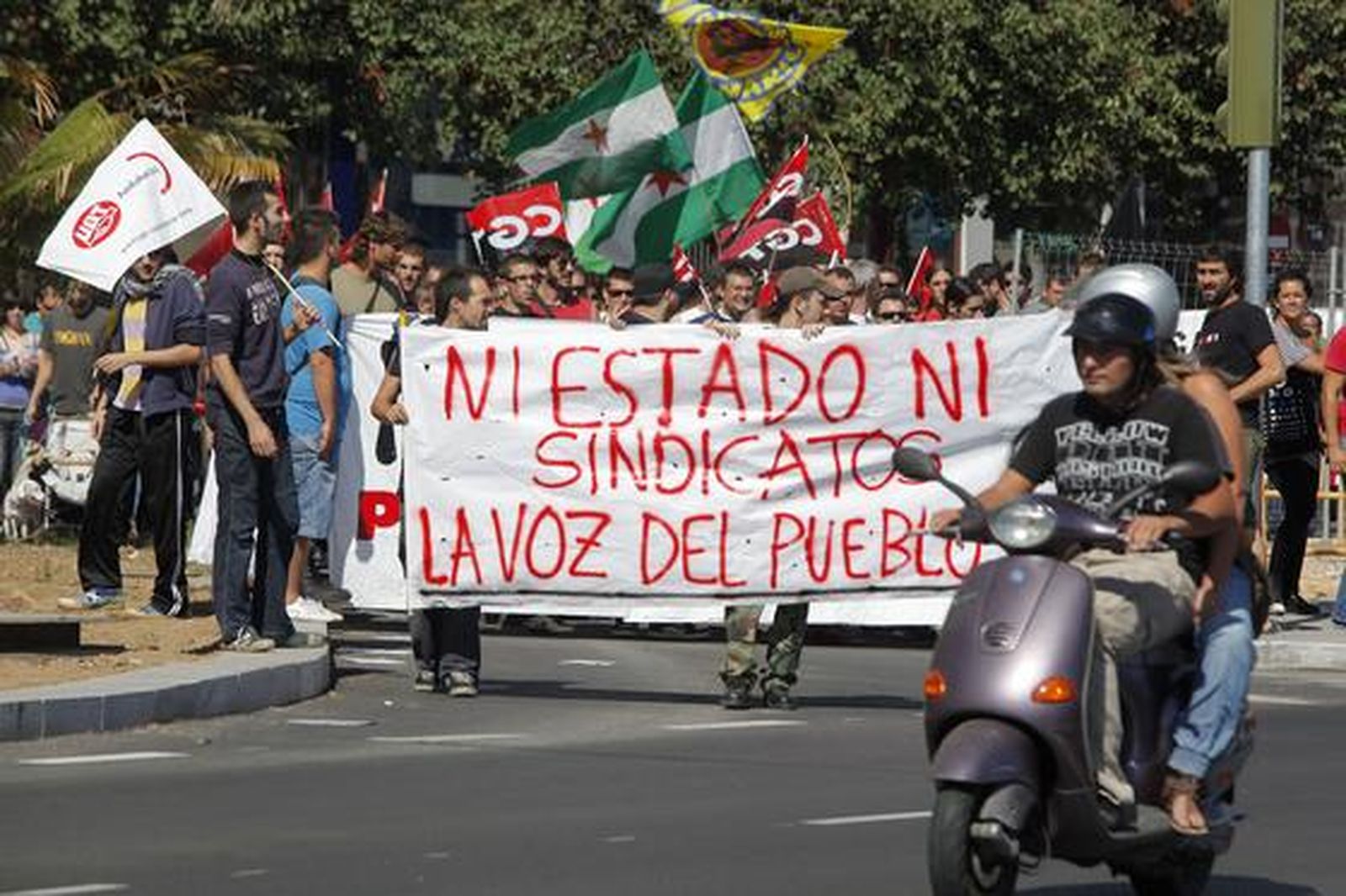 Los piquetes tomaron el centro de la capital desde primera hora de la mañana para impedir la apertura de comercios y empresas. /Jesús Marín