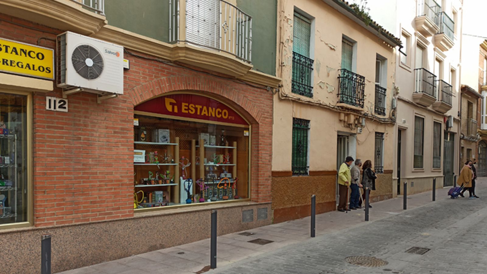 Edificio 110 calle Mediabarba, en Lucena.