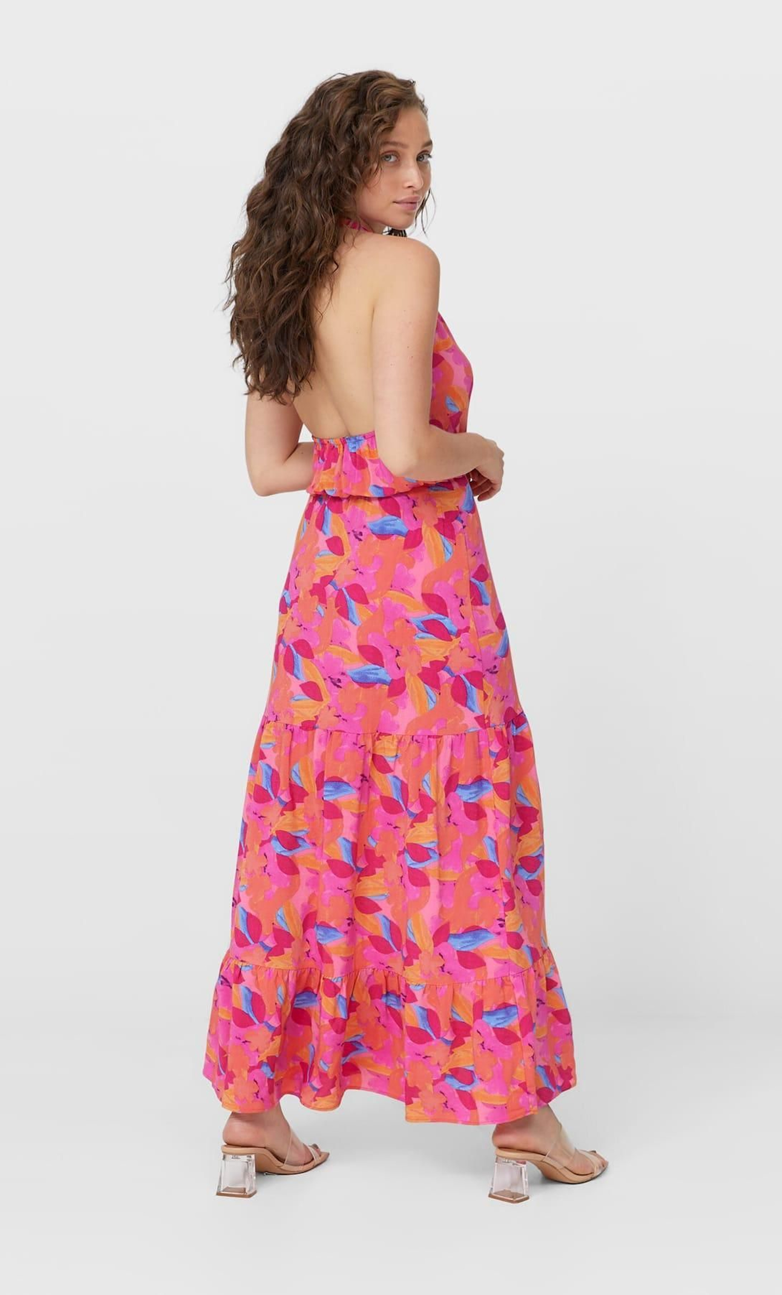 El vestido estampado de Stradivarius.