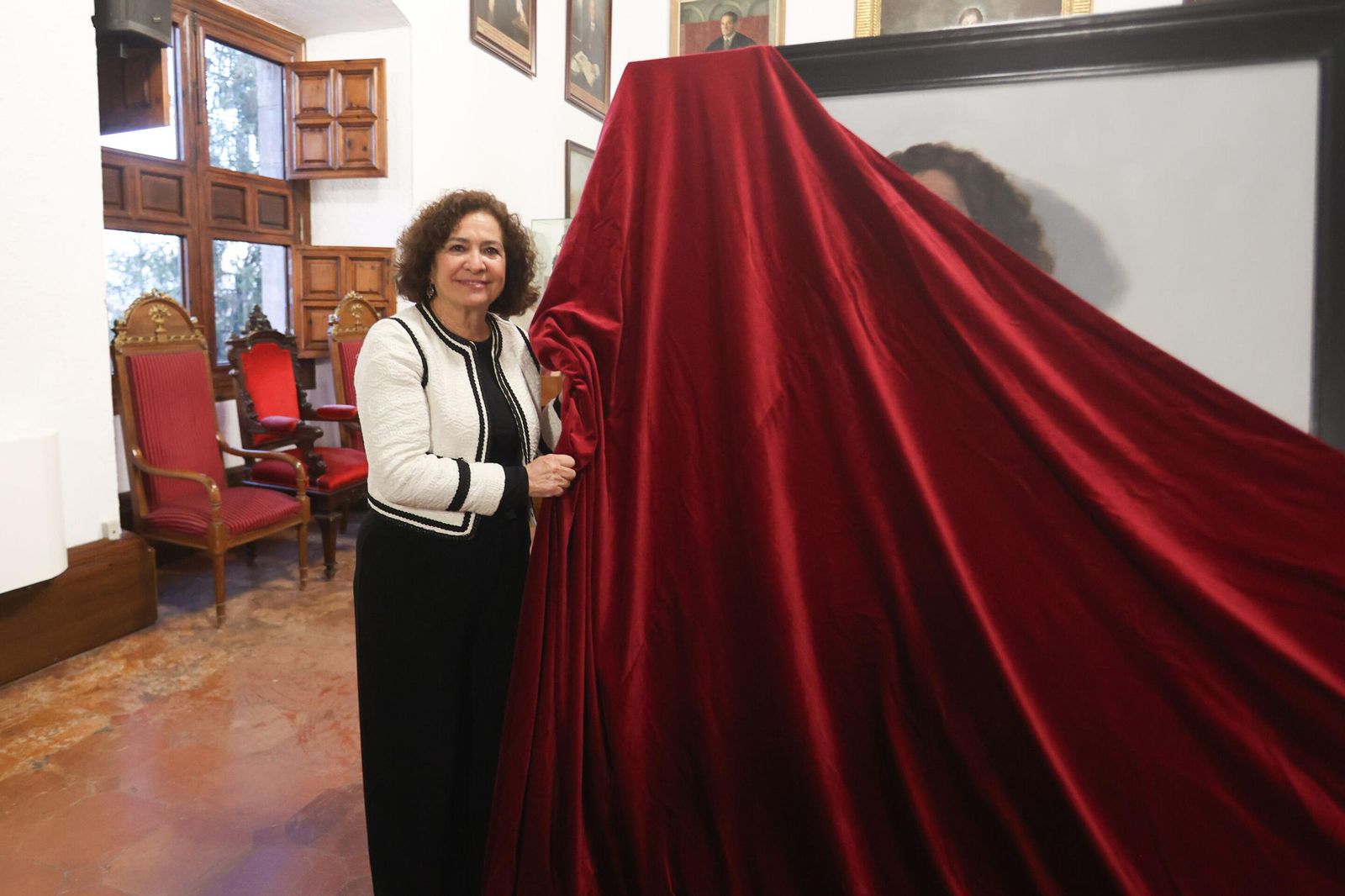 Todas las imágenes de la presentación del retrato de la rectora de la Universidad de Granada, Pilar Aranda