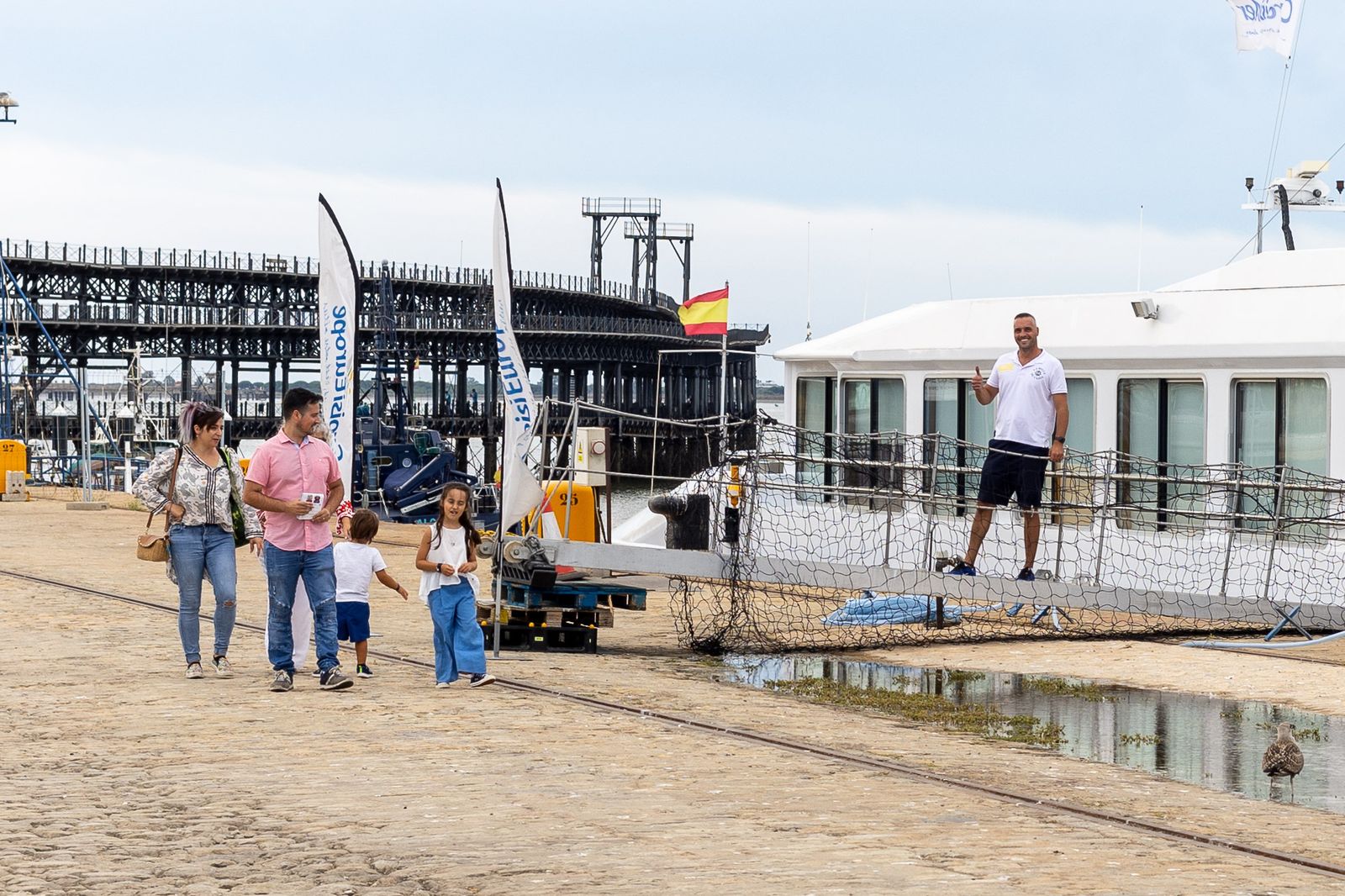 Las impresionantes imágenes del buque La Belle de Cadix en el Puerto de Huelva