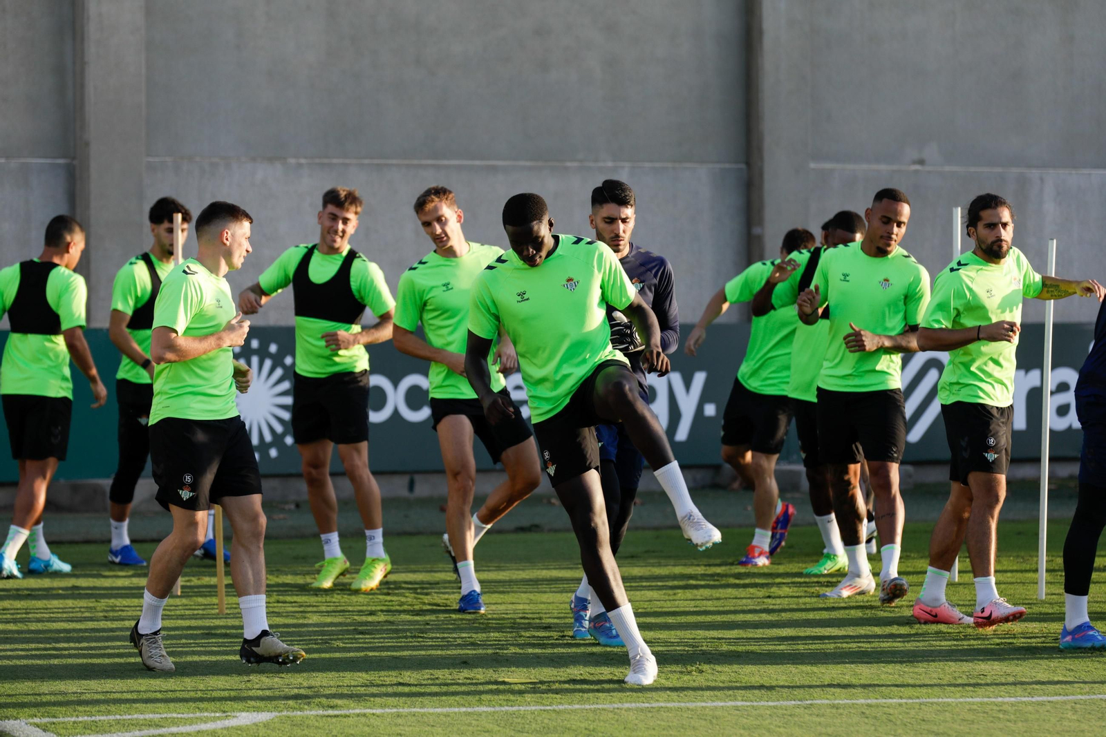 Las fotos del entrenamiento del Betis previo al derbi