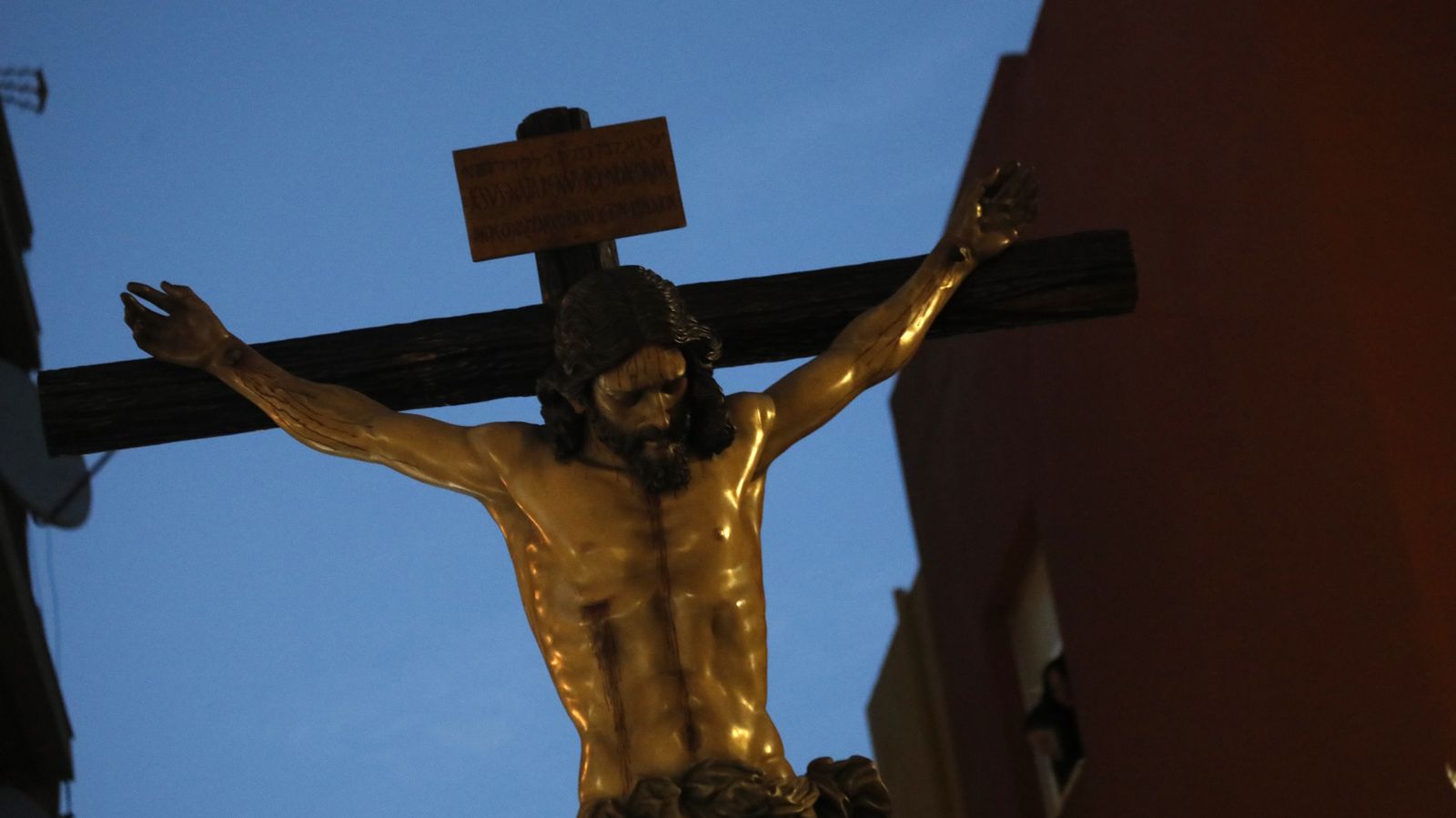 Fotos del Lunes Santo en La Línea: Cristo de la Esperanza y María Santísima de la Concepción (Silencio)
