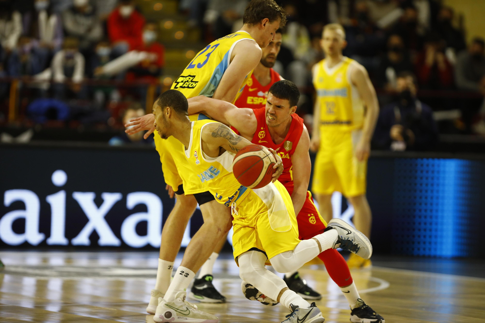 Las imágenes del emotivo encuentro entre España y Ucrania en Córdoba