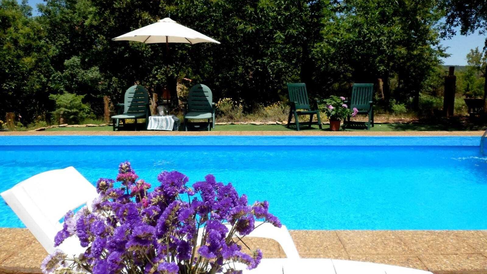 Una encantadora casa rural con jacuzzi privado y piscina en el corazón de la Sierra de Huelva