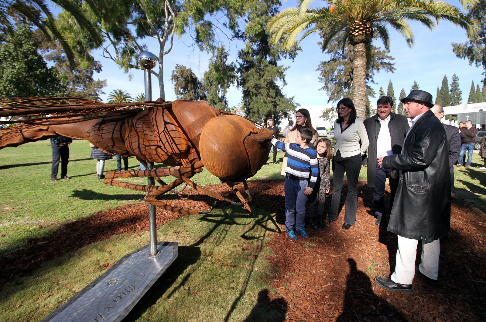 Inauguración de la escultura del artista onubense Víctor Pulido 'Imago', en imágenes