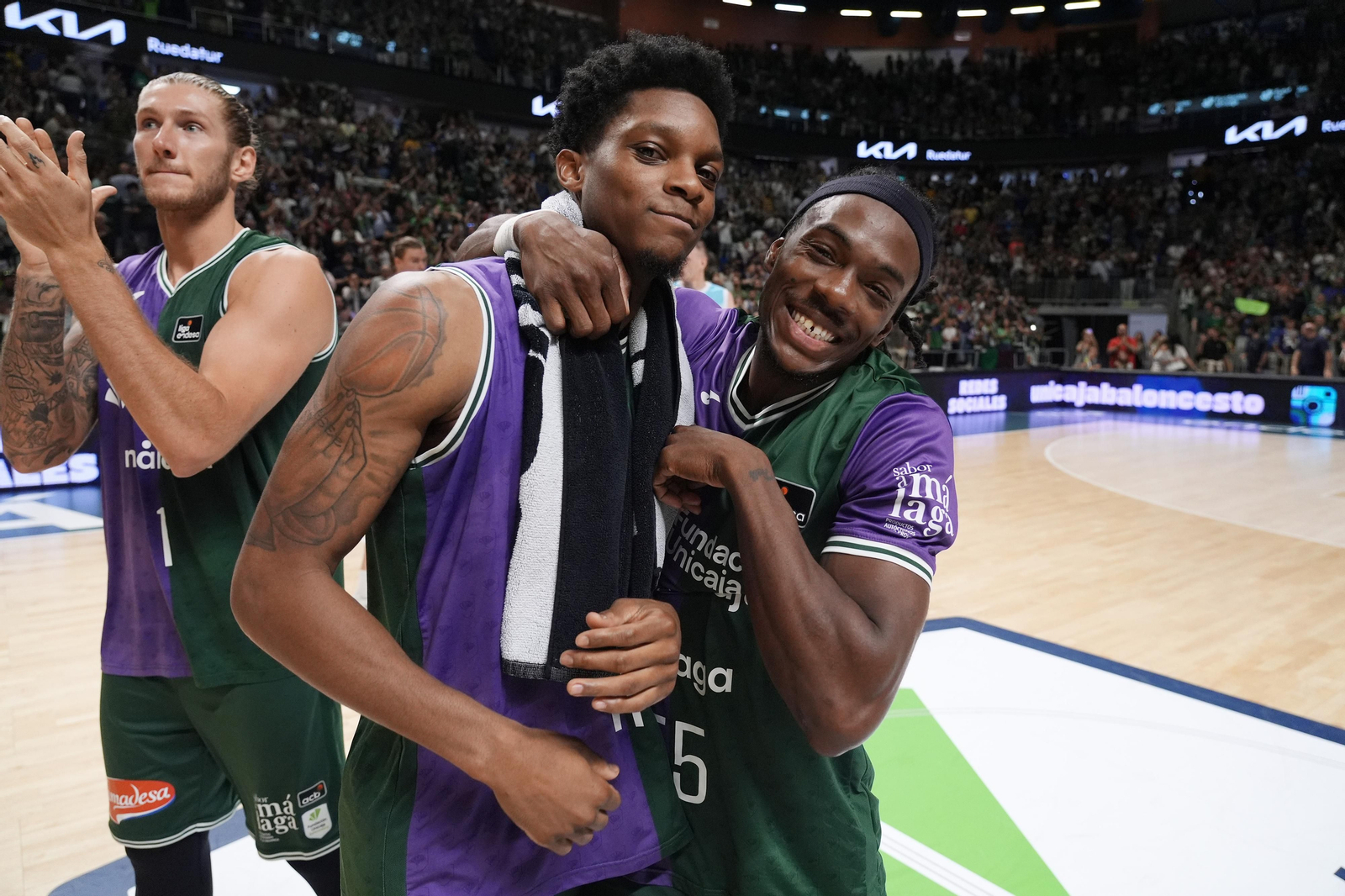 Carter y Perry, tras ganar el partido.