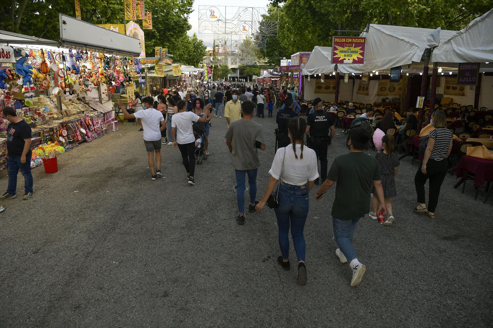 Las calles del ferial lucían llenas de gente