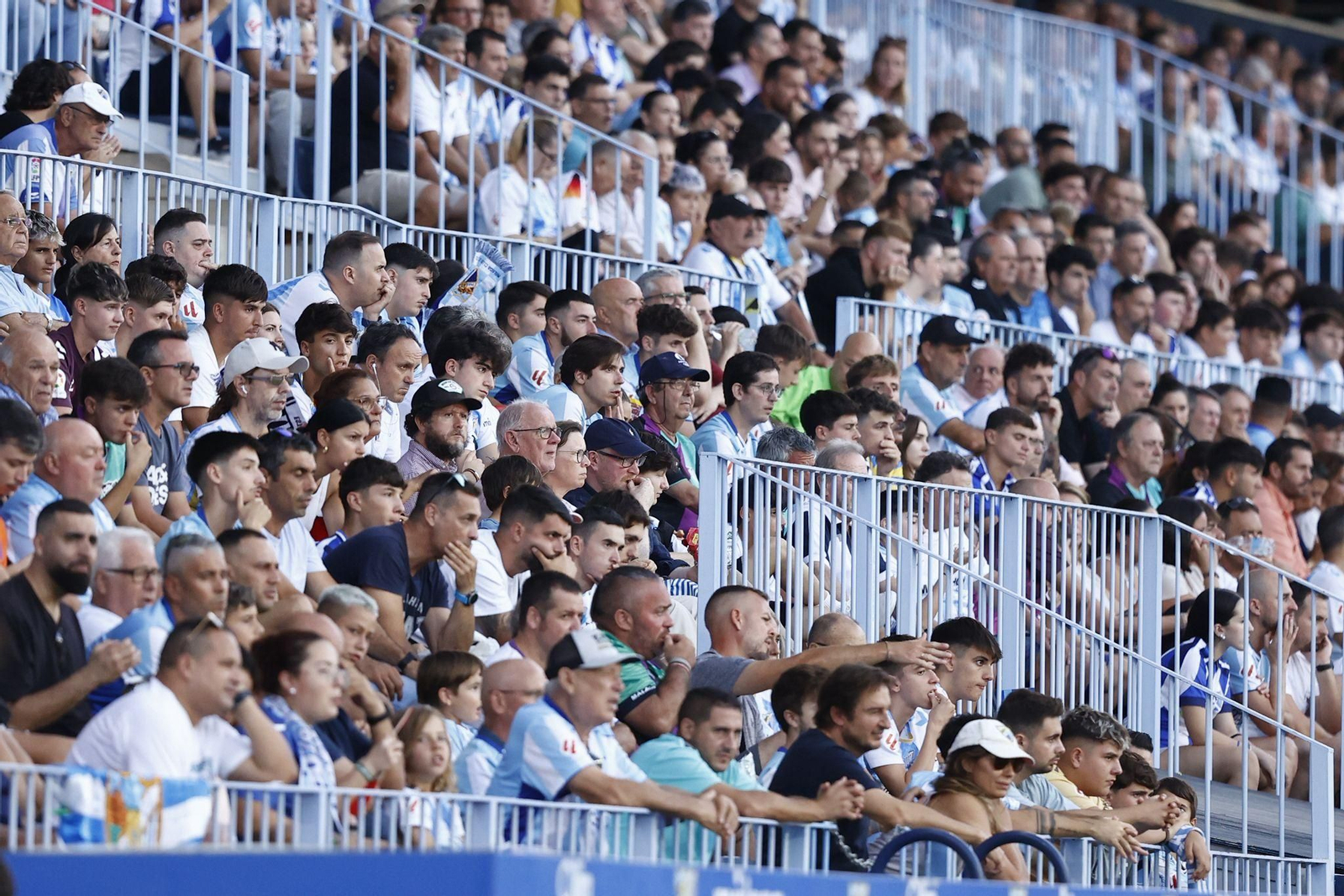 Búscate en las gradas de La Rosaleda durante el Málaga CF-Cádiz