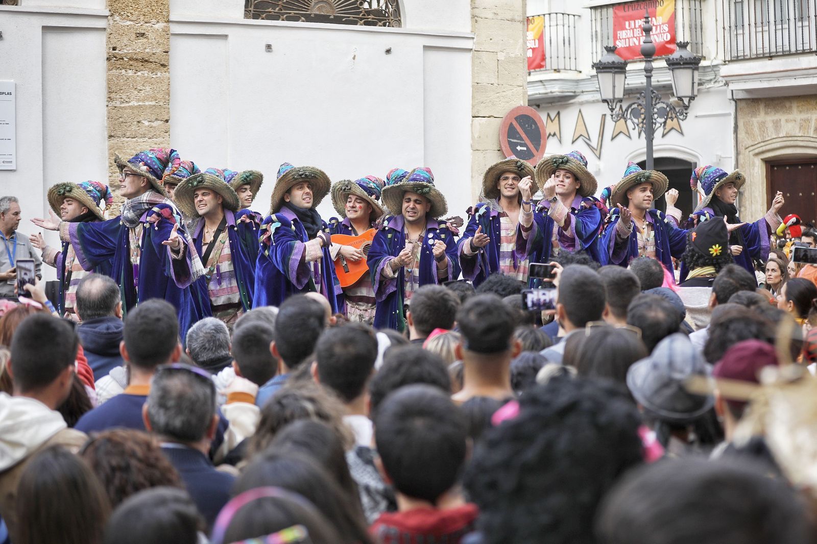 Carnaval de Cádiz 2023: Un sábado de batalla de coplas, en imágenes