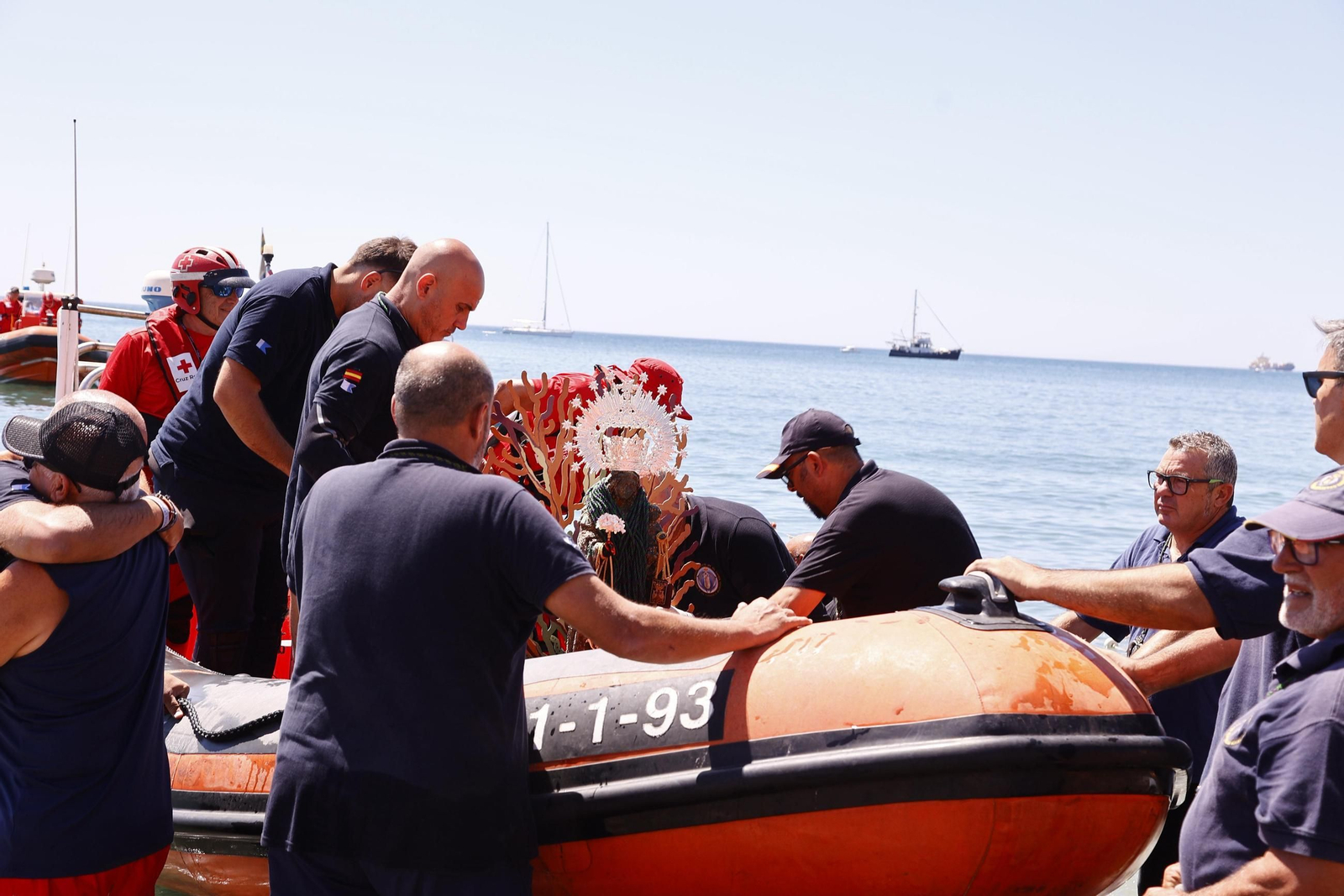 La procesión en Málaga de la Virgen del Carmen de los submarinistas, en imágenes