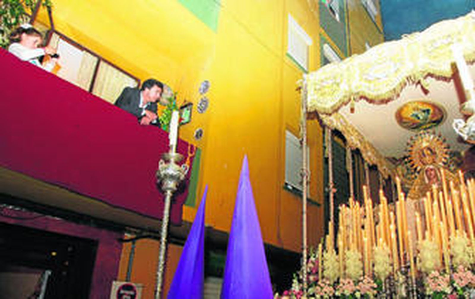 El aroma de San Pedro extasia la Semana Santa linense