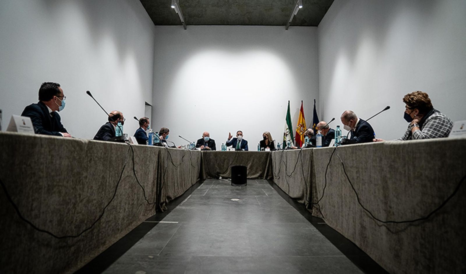 Reunión de la Junta de Andalucía con los representantes de las instituciones cofrades.