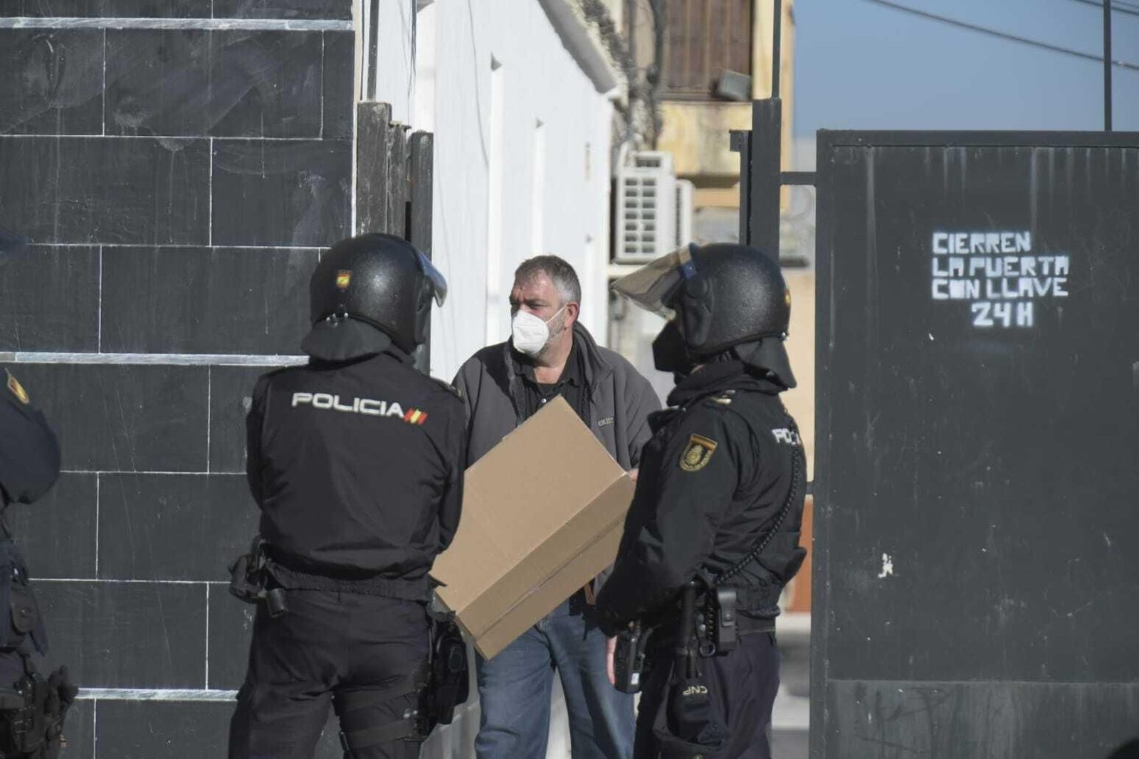 Las imágenes de la operación policial contra la marihuana en el Hotel Luz de la zona Norte de Granada