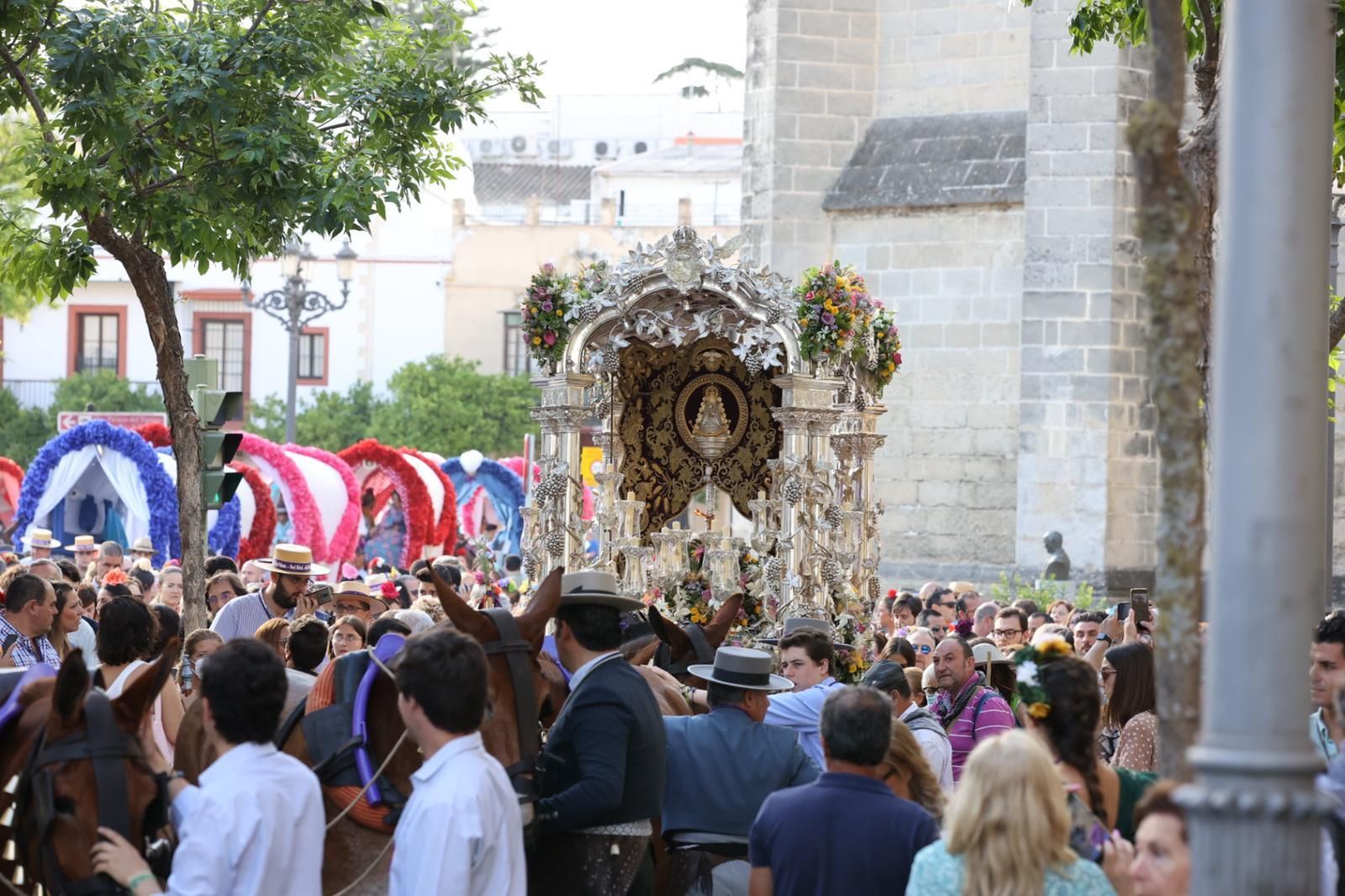 La salida de la Hermandad del Rocío de Jerez, en imágenes