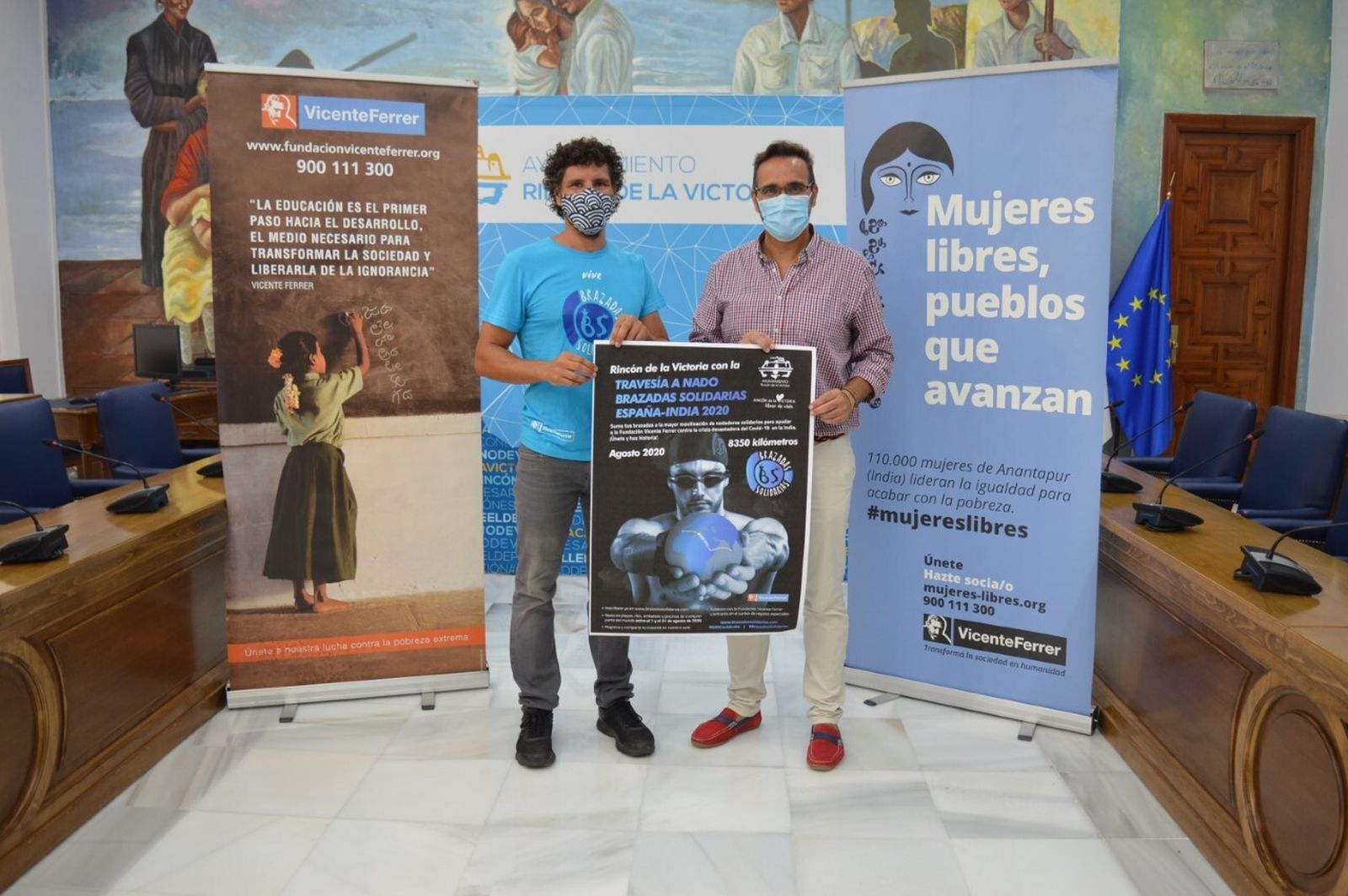 Presentación de la travesía a nado