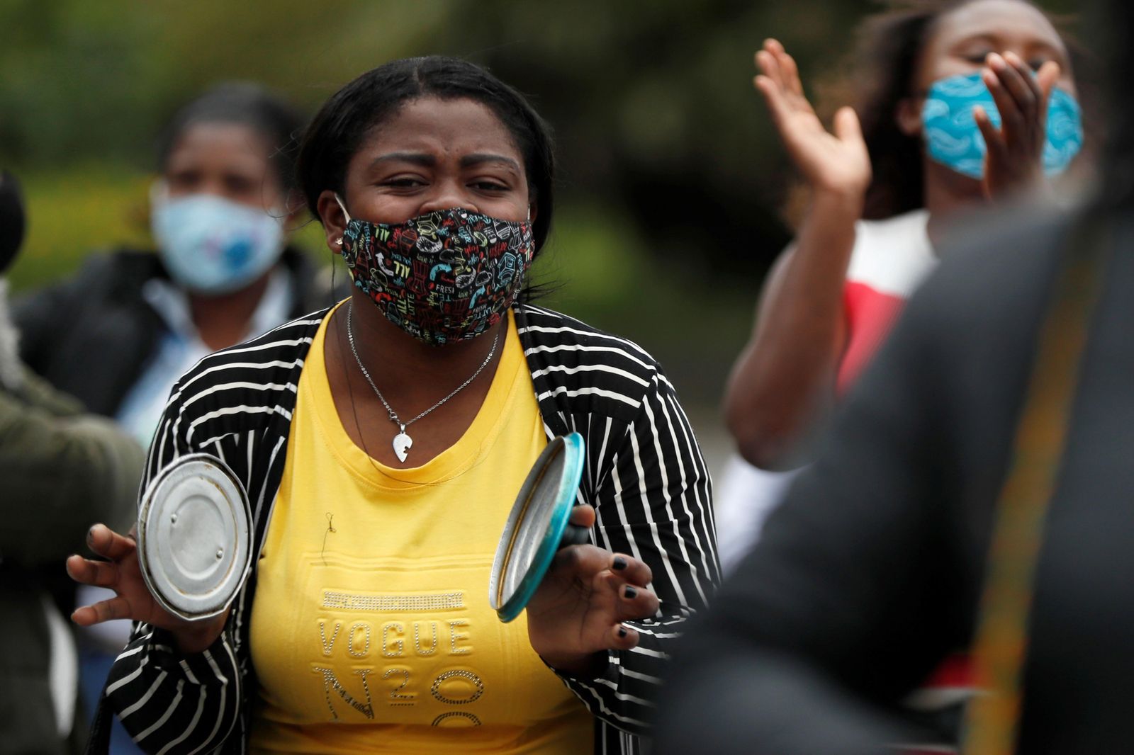 Una mujer protesta contra las masacres en Colombia