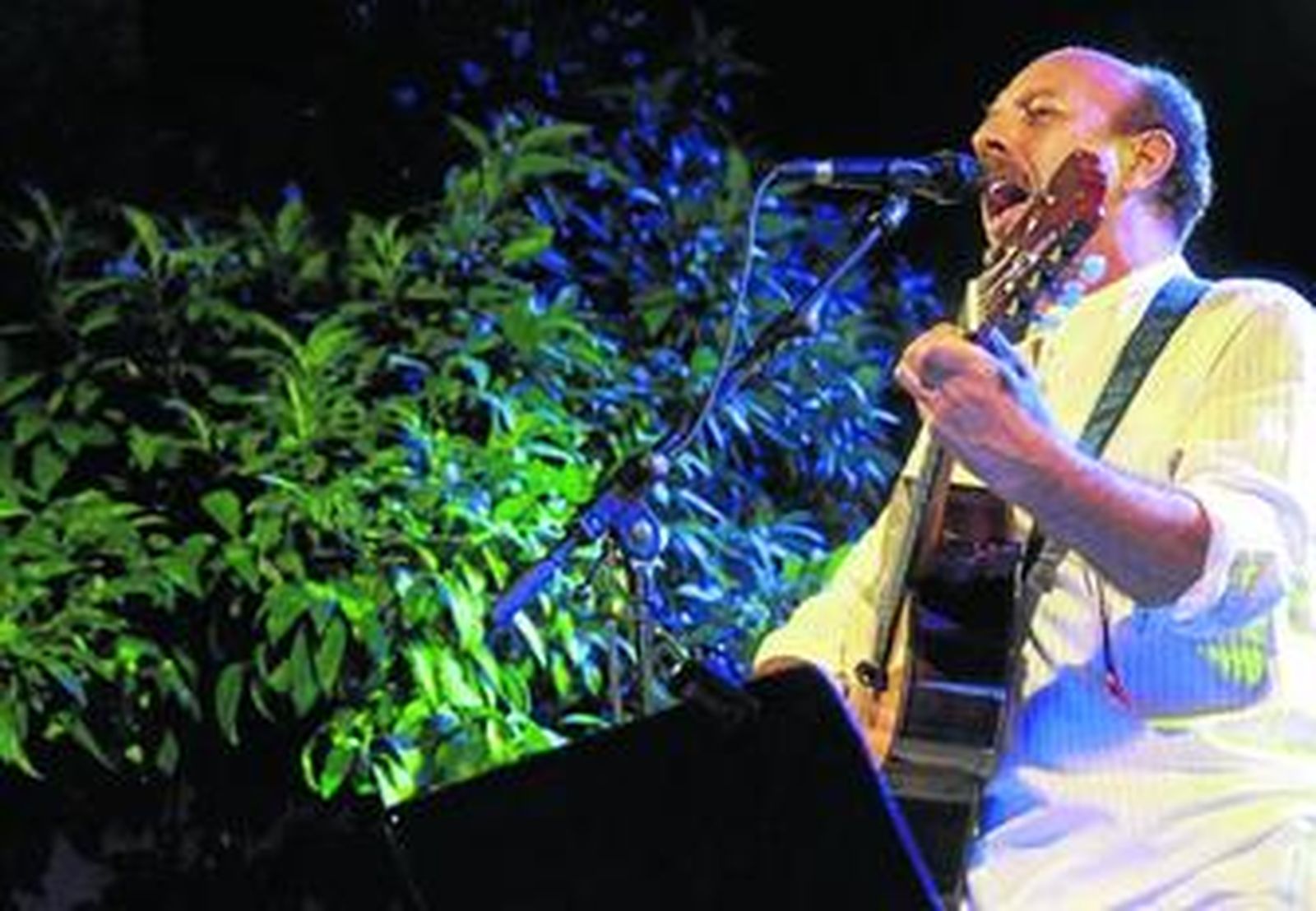 El cantautor Javier Ruibal durante una actuación reciente.