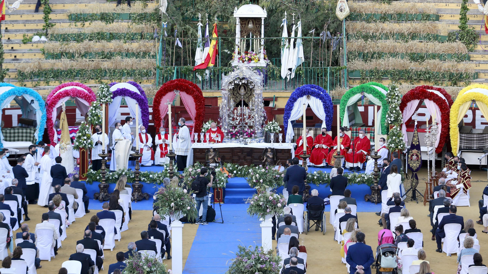 Imágenes de la Misa de Pentecostés en la Plaza de Toros de Jerez