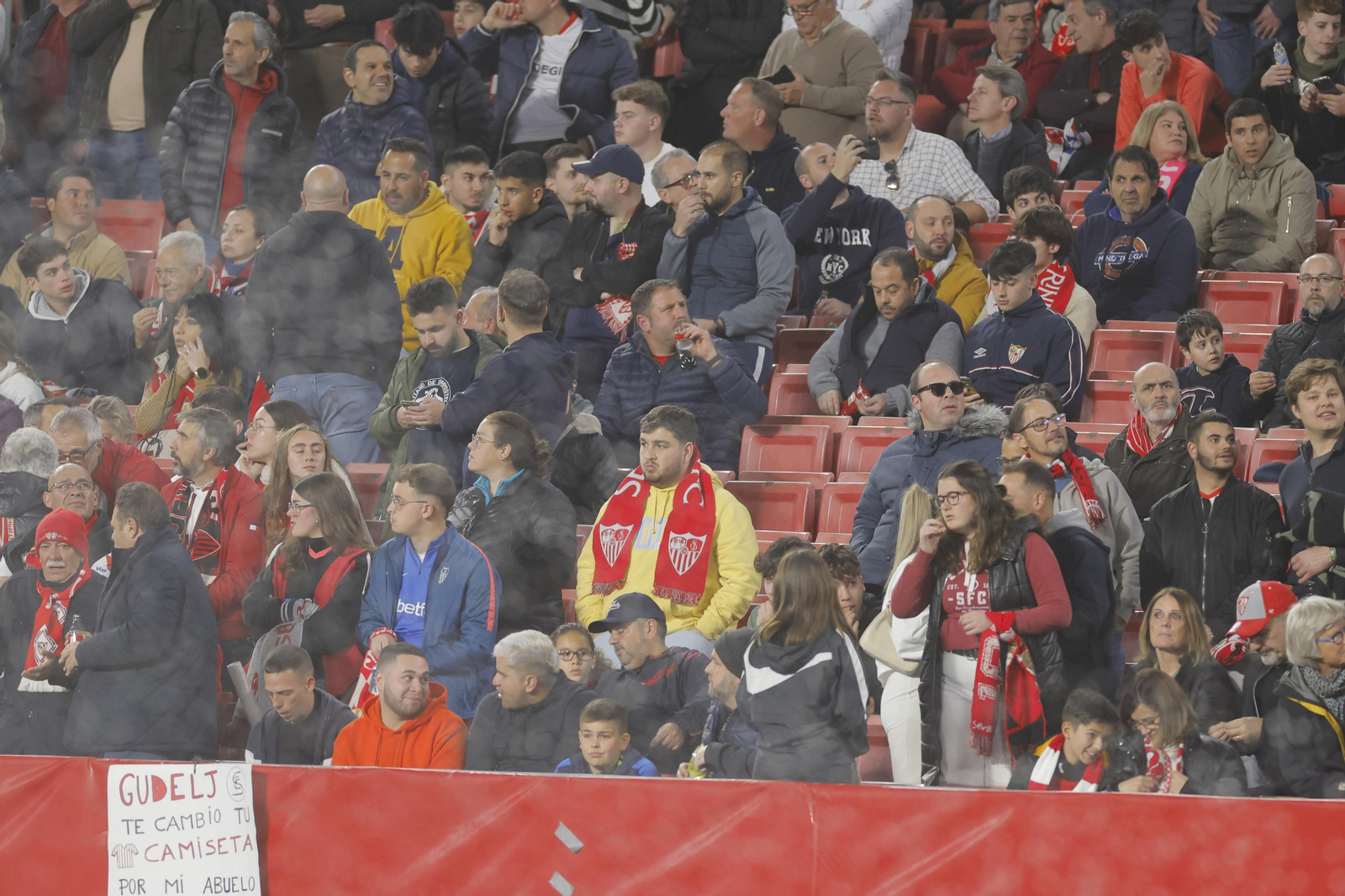 Búscate en las fotos del SEVILLA FC-PSV EINDHOVEN