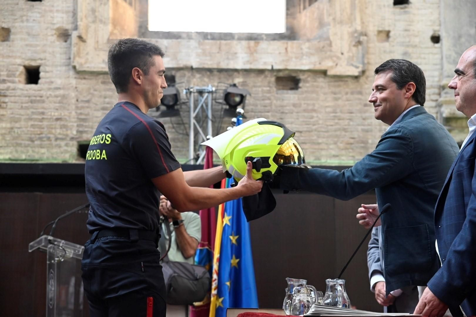 Las imágenes de la toma de posesión de nuevos bomberos de Córdoba