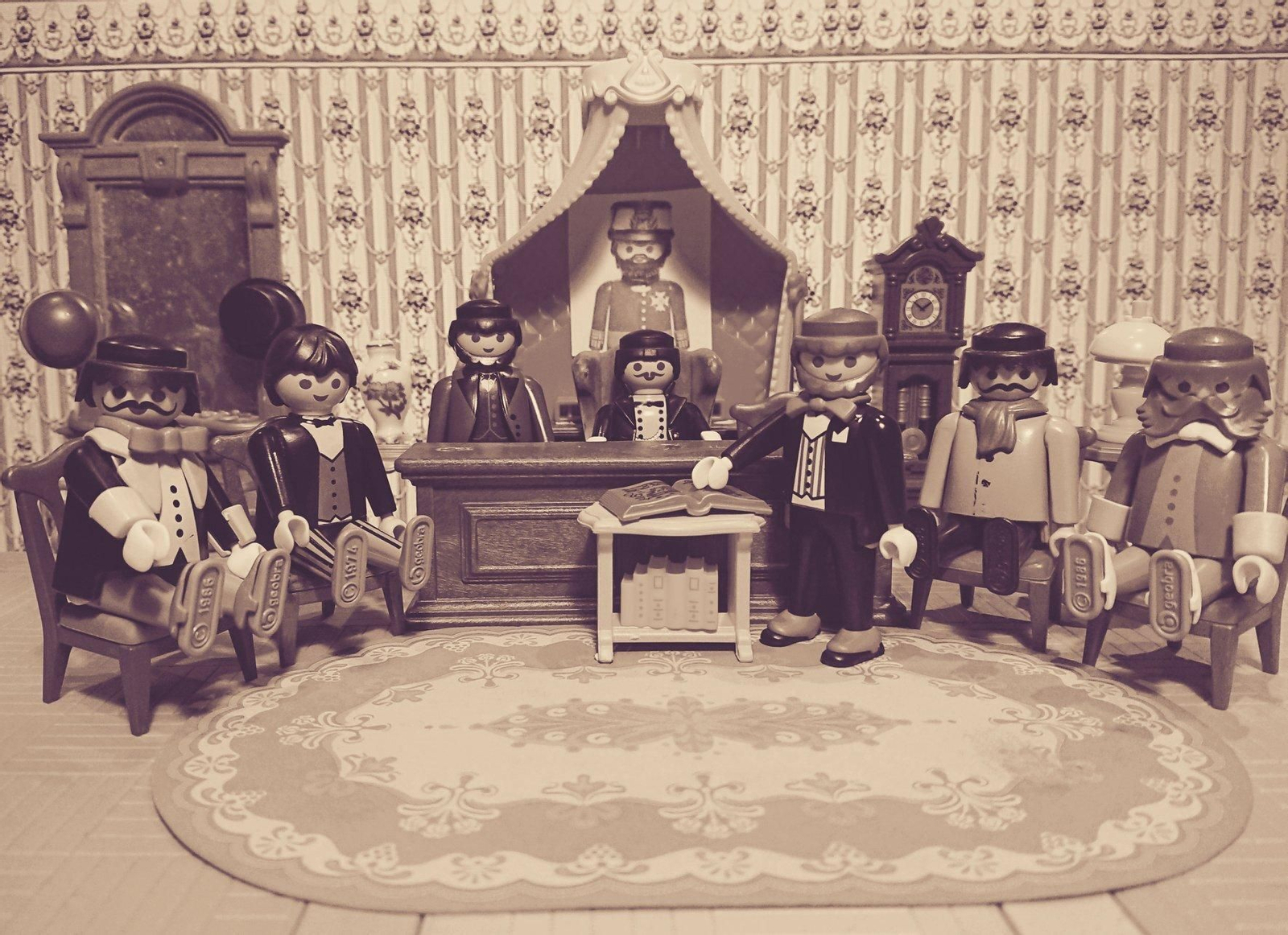 La historia de La Línea, a través de figuras de Playmobil