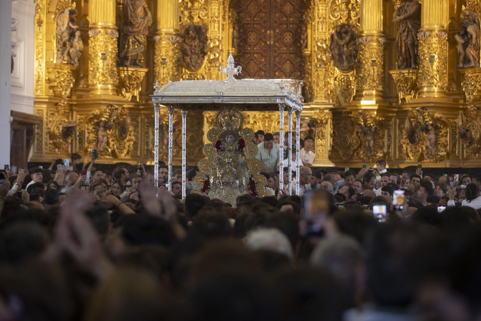 Las mejores imágenes de la procesión de la Virgen del Rocío en la aldea