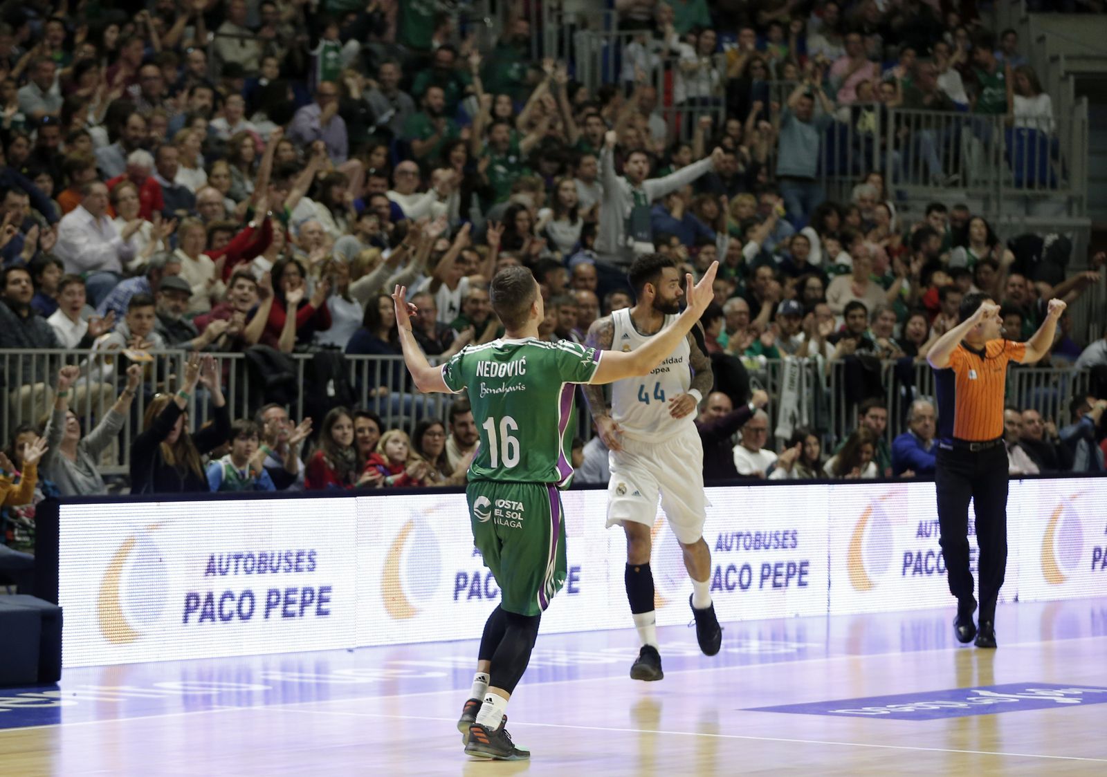 Nemanja Nedovic celebra uno de sus triples frente al Real Madrid.