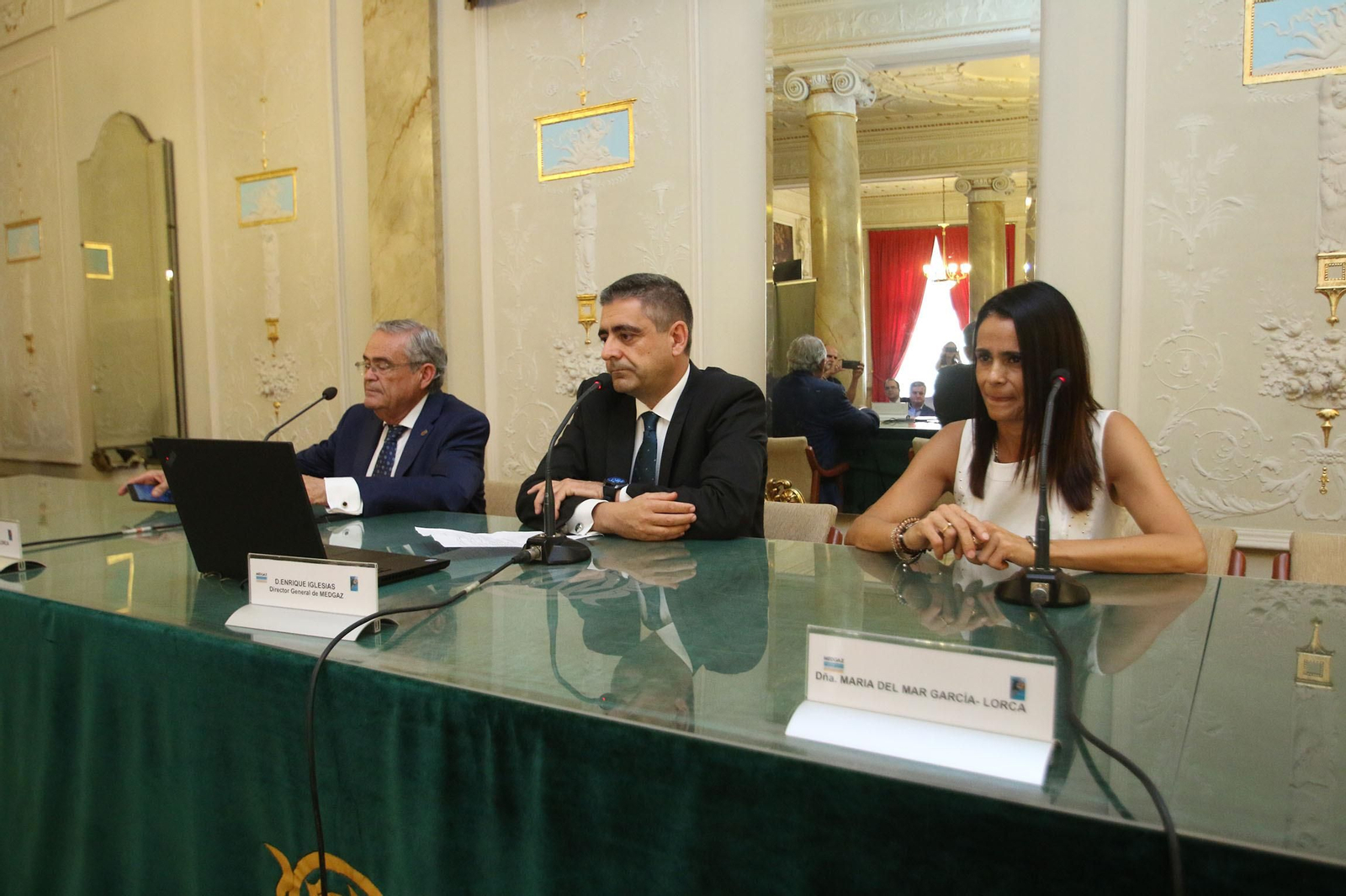 Fotogalería libro 'Uniendo dos contienentes', de Medgaz