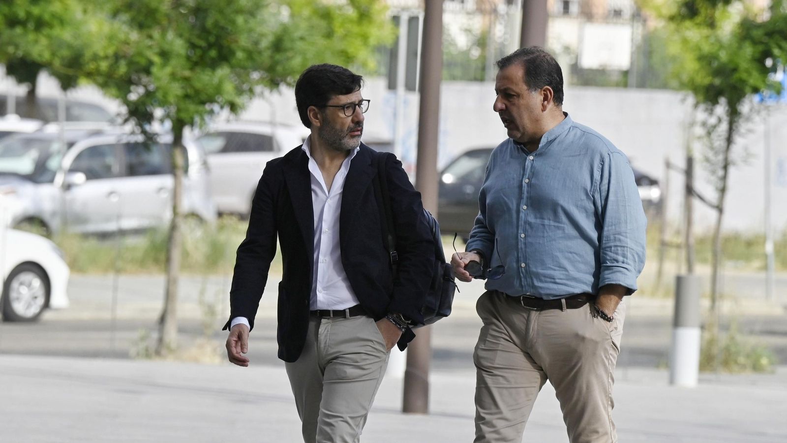 Jesús León y su hermano Ildefonso llegan a la Ciudad de la Justicia de Córdoba. Jesús León y su hermano Ildefonso llegan a la Ciudad de la Justicia de Córdoba.