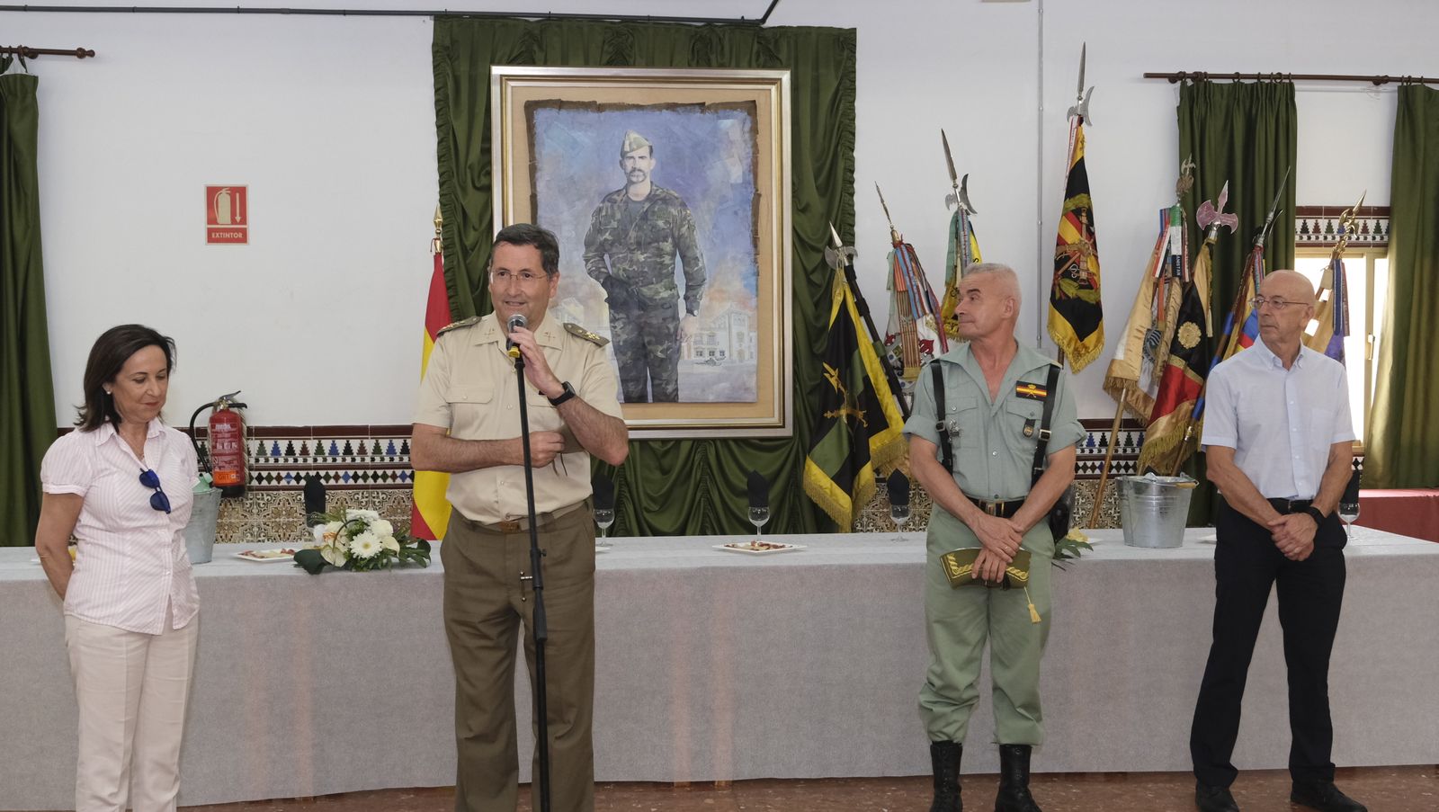 Visita de la Ministra de Defensa Margarita Robles a La Legión Española, en Viator