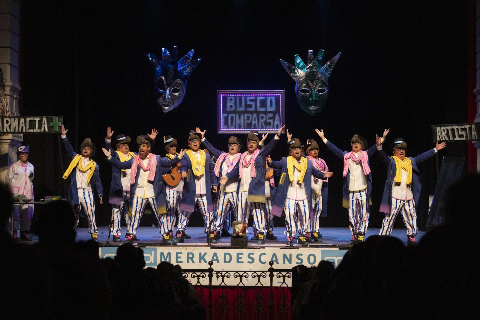 Imágenes de la actuación de la murga de Huelva 'Los derrotaos (Una comparsa reconvertía...)' en el Carnaval Colombino