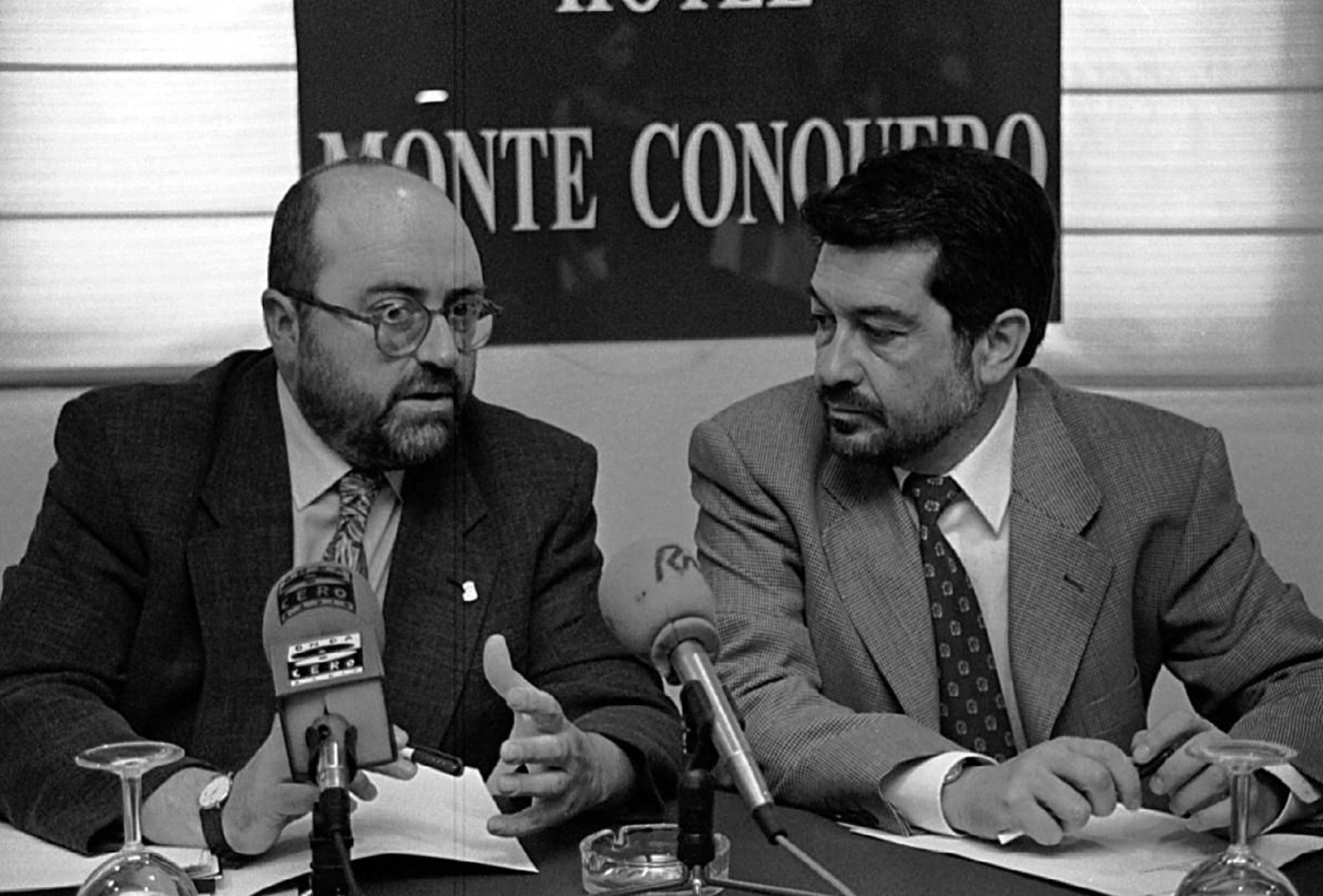 Javier Barrero, toda una vida ligado a la política onubense en imágenes