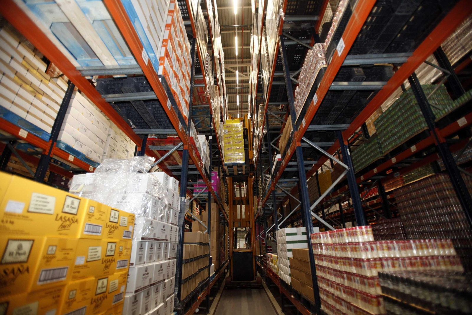 Imágenes del trabajo en la central logística de Mercadona