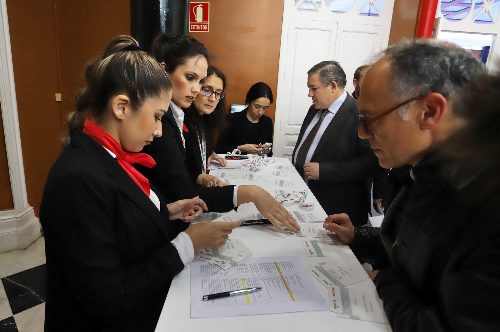 Imágenes de la firma del acuerdo entre Cepsa y Fertiberia para implantar el anillo de hidrógeno verde en Huelva