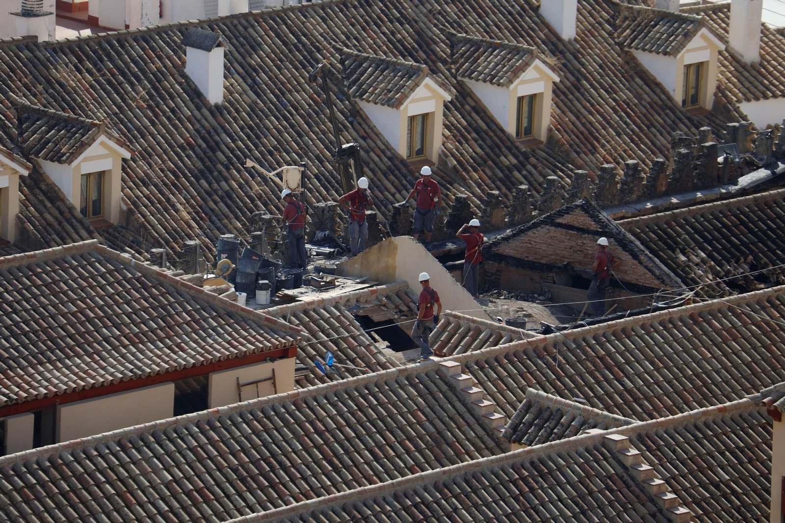 Los trabajos en la Mezquita-Catedral para supervisisar y evaluar los daños, en fotos
