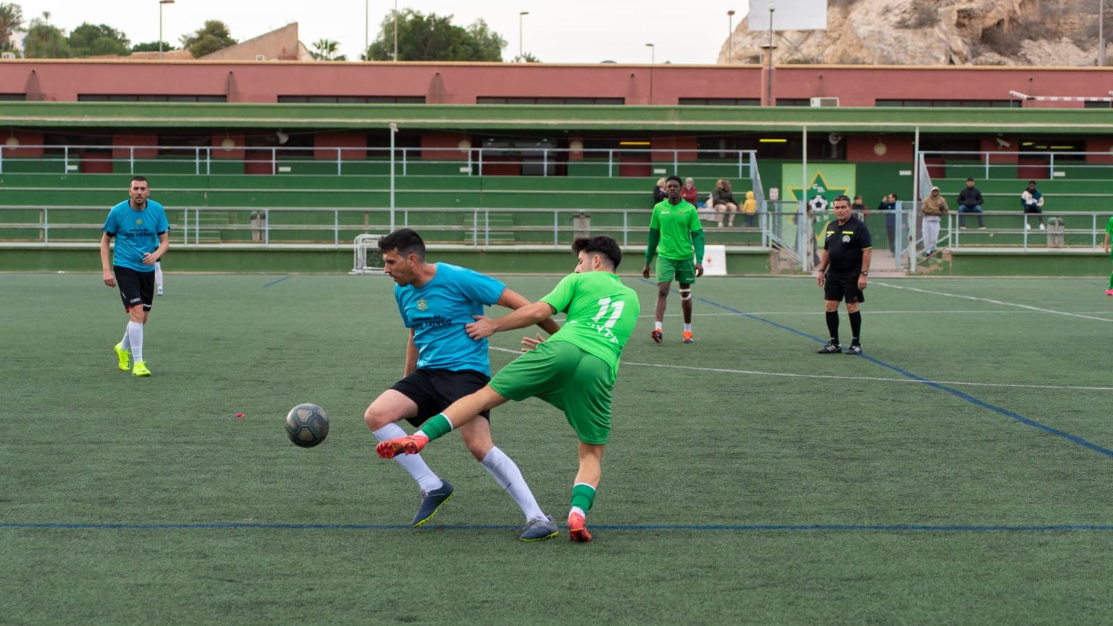 El partido se jugó en el campo principal de la Ciudad Deportiva de Los Ángeles.