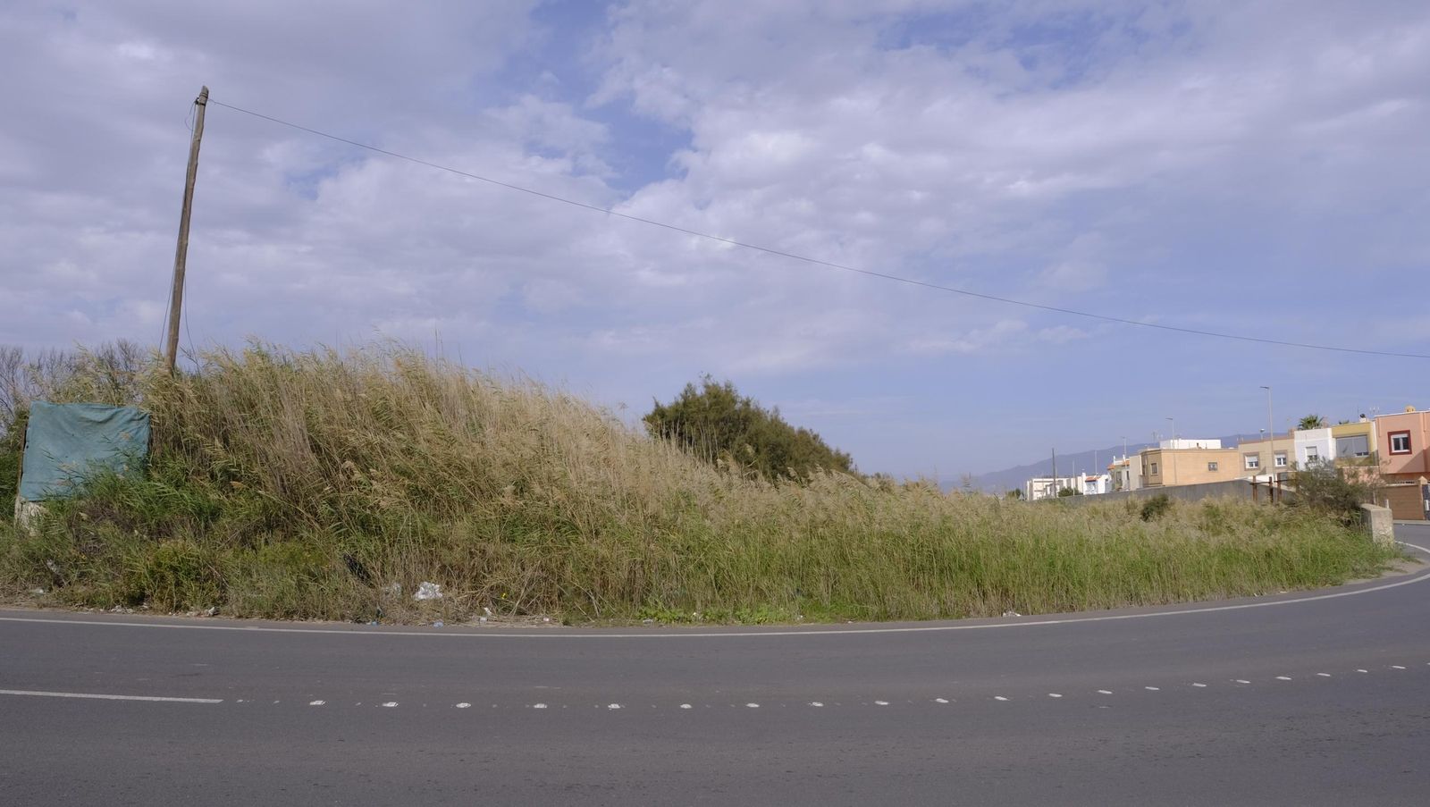 Los vecinos de Costacabana se manifiestan por el arreglo de su rambla, en imágenes